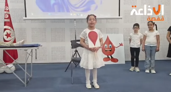 قفصة : تلامذة مدرسة نهج ميلود سنة ثانية يقدمون عرضا مسرحيا بعنوان قطرة حياة