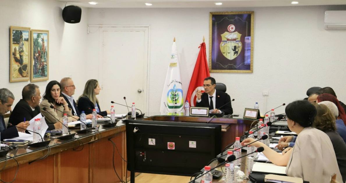 وزير الفلاحة: ضرورة ​إحكام الرقابة والشفافية في عمليات توزيع مادة السداري بكافة الجهات