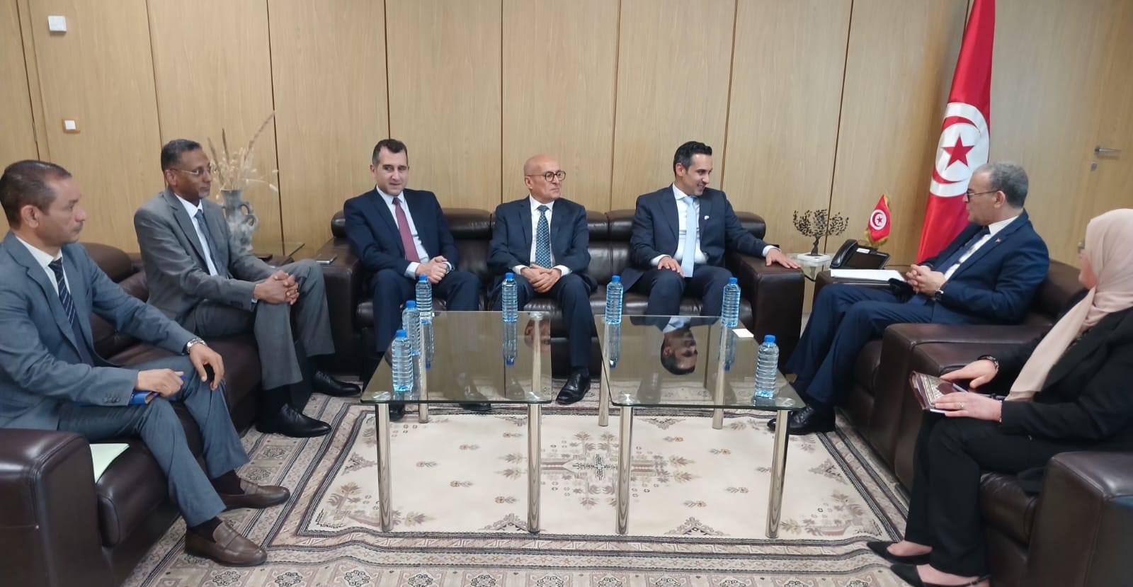 وزير الإقتصاد يلتقي بالمدير العام للمؤسسة العربية لضمان الإستثمار وائتمان الصادرات. 