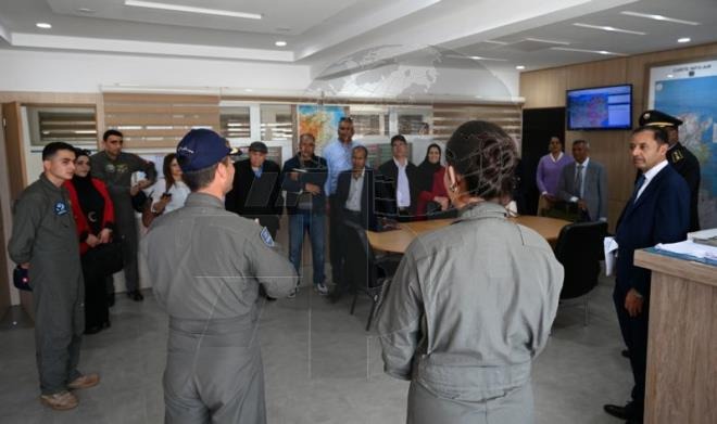 في إطار الأيام الإعلامية لوزارة الدفاع: مستشارو الإعلام والتوجيه المدرسي والجامعي بوزارة التربية يزورون مدرسة الطيران الجوّي ببرج العامري