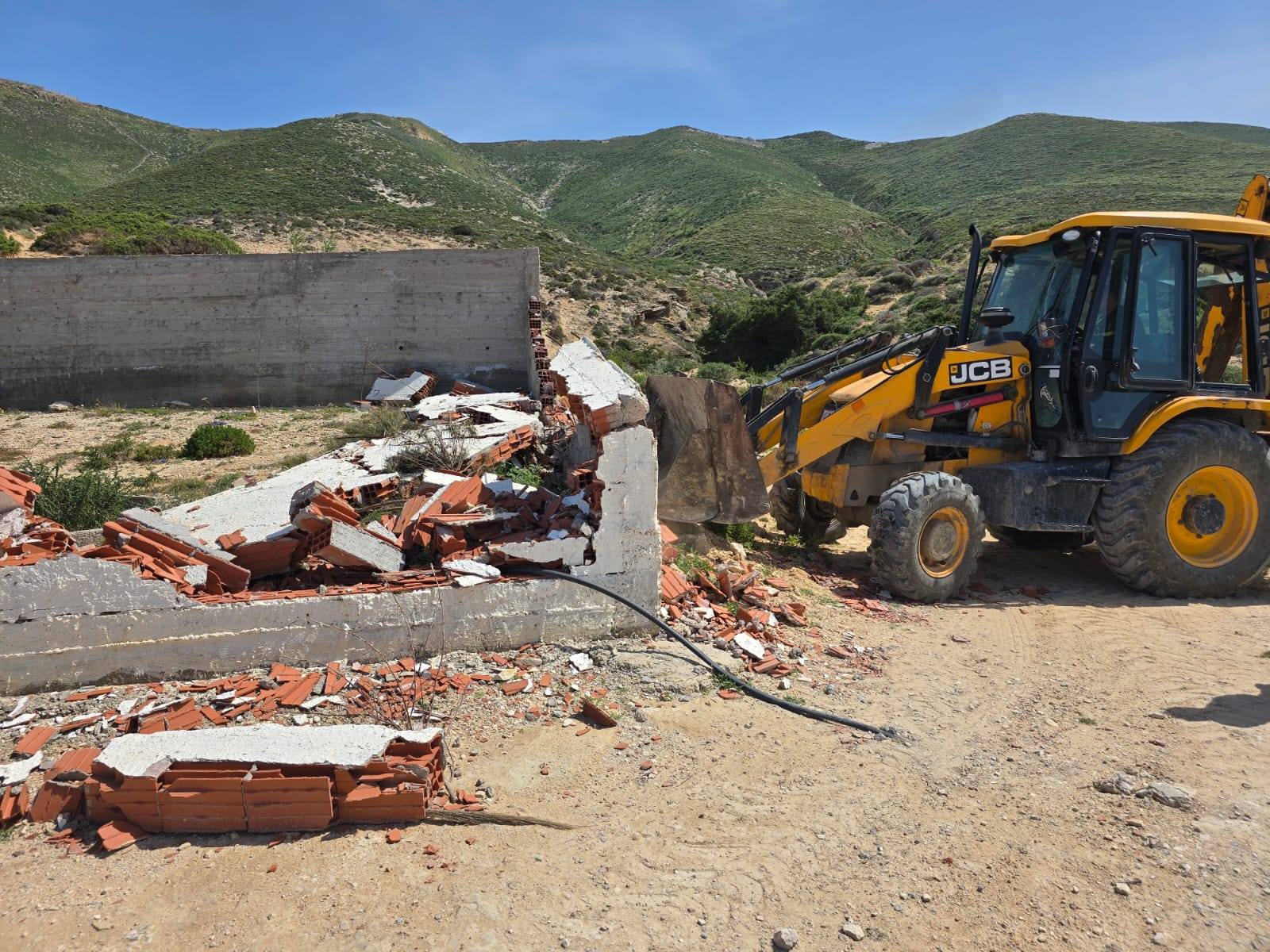 بنزرت: تنفيذ 5 قرارات هدم وإزالة لمظاهر التحوز بالملك العمومي البحري في الماتلين