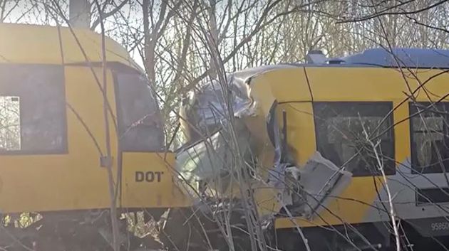 اصابة 17 شخصا منهم 4 في حالة حرجة إثر حادثة تصادم بين قطارين شمال الدنمارك