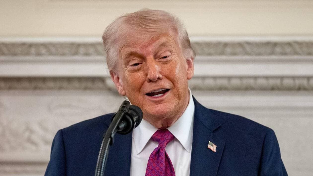 ترامب: نسيطر بشكل كامل على مضيق هرمز