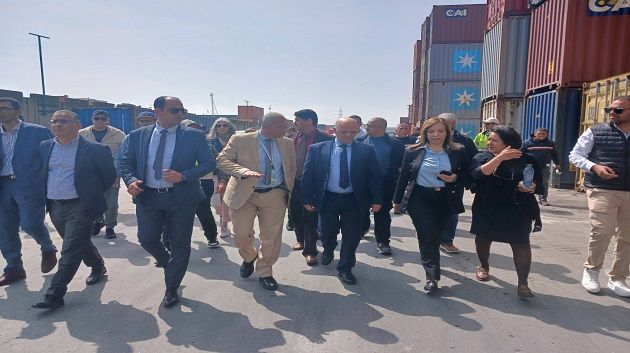 وزير النقل يتابع تقدم إجراءات تحسين أداء ميناء رادس