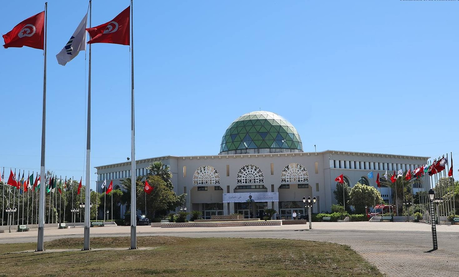 تونس تحتفي بالكتاب .. انطلاق الدورة الأربعين لمعرض تونس الدولي للكتاب بمشاركة 37 دولة