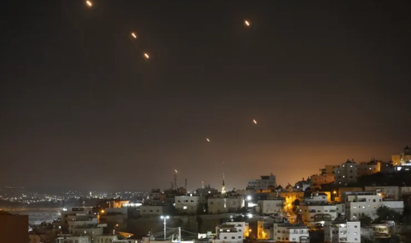 إعلام إيراني: تفعيل الدفاعات الجوية في مناطق من طهران