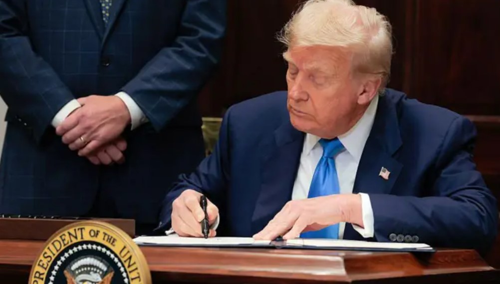 ترامب: ’’إيران ربما عززت ترسانتها خلال فترة الهدنة’’