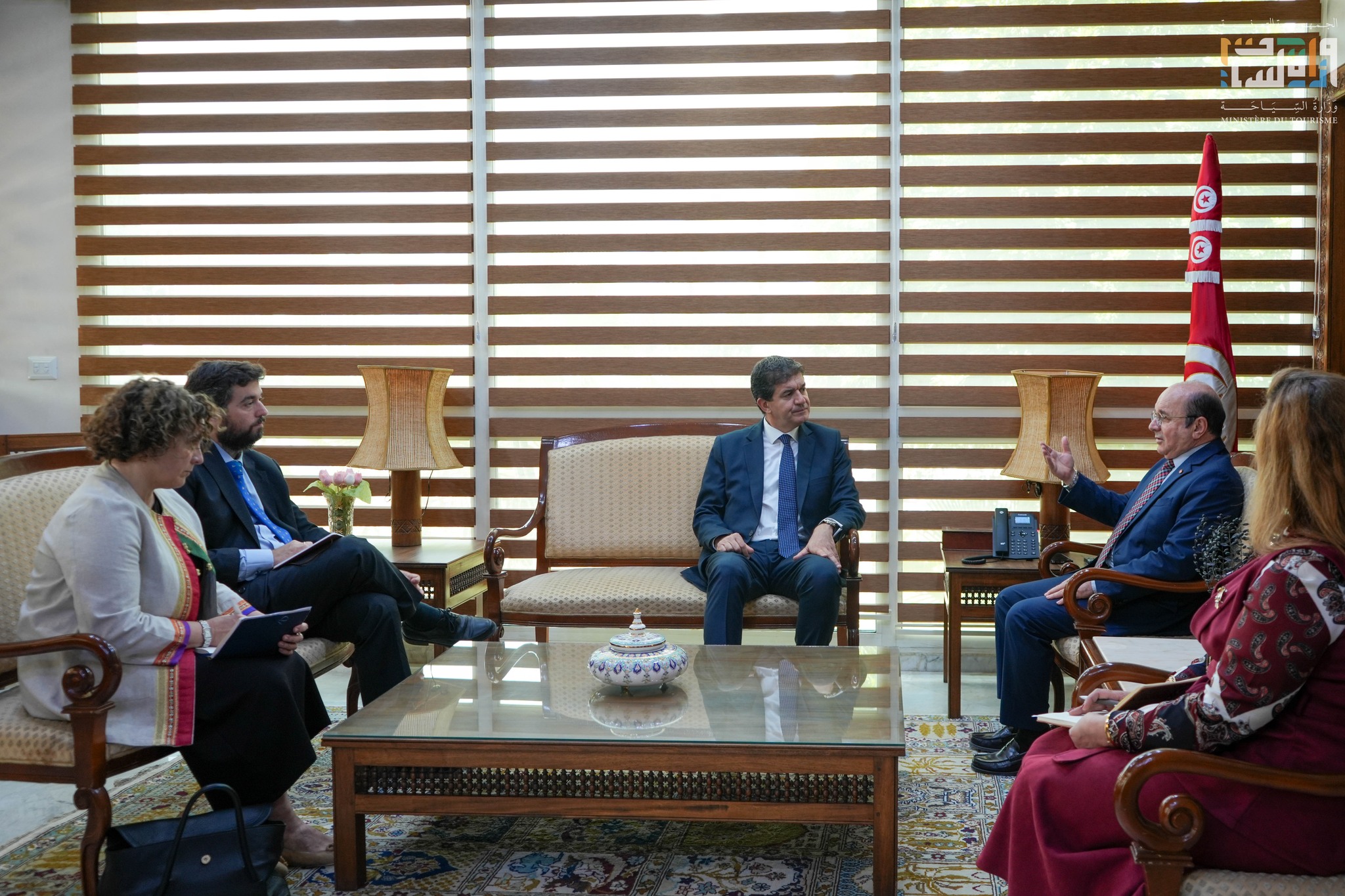 تعزيز التعاون الثنائي بين تونس وإسبانيا في مجالي السياحة والصناعات التقليدية.
