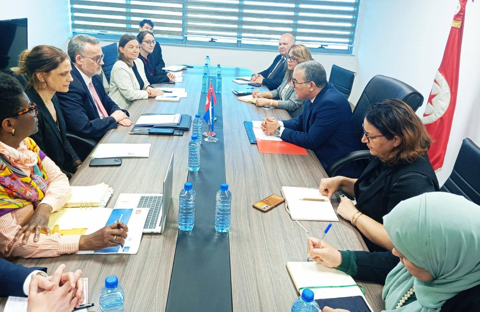 وزير الإقتصاد يشرف على جلسة عمل لمتابعة محفظة مشاريع التعاون مع البنك الأوروبي للإستثمار. 