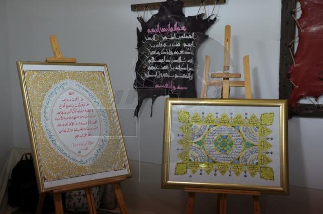 معرض قار وورشات متنوعة تعكس مشاركة ثرية للمركز الوطني لفنون الخط ضمن فعاليات الدورة الأربعين لمعرض تونس الدولي للكتاب