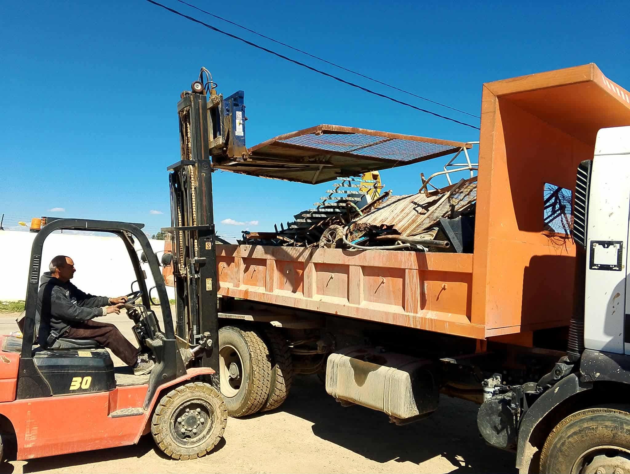 بوحجلة: نقل المنقولات الحديدية غير الصالحة للاستعمال الى شركة التونسية لصناعة الحديد “الفولاذ”.