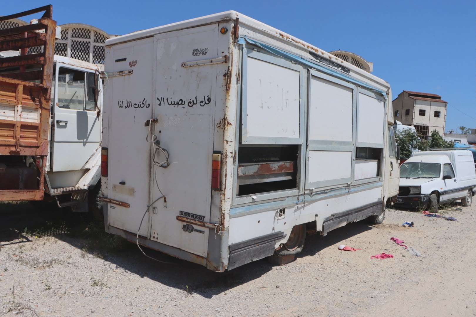 مستودع الحجز البلدي بمدينة المكنين : تراكم المحجوزات و نقص نظافة