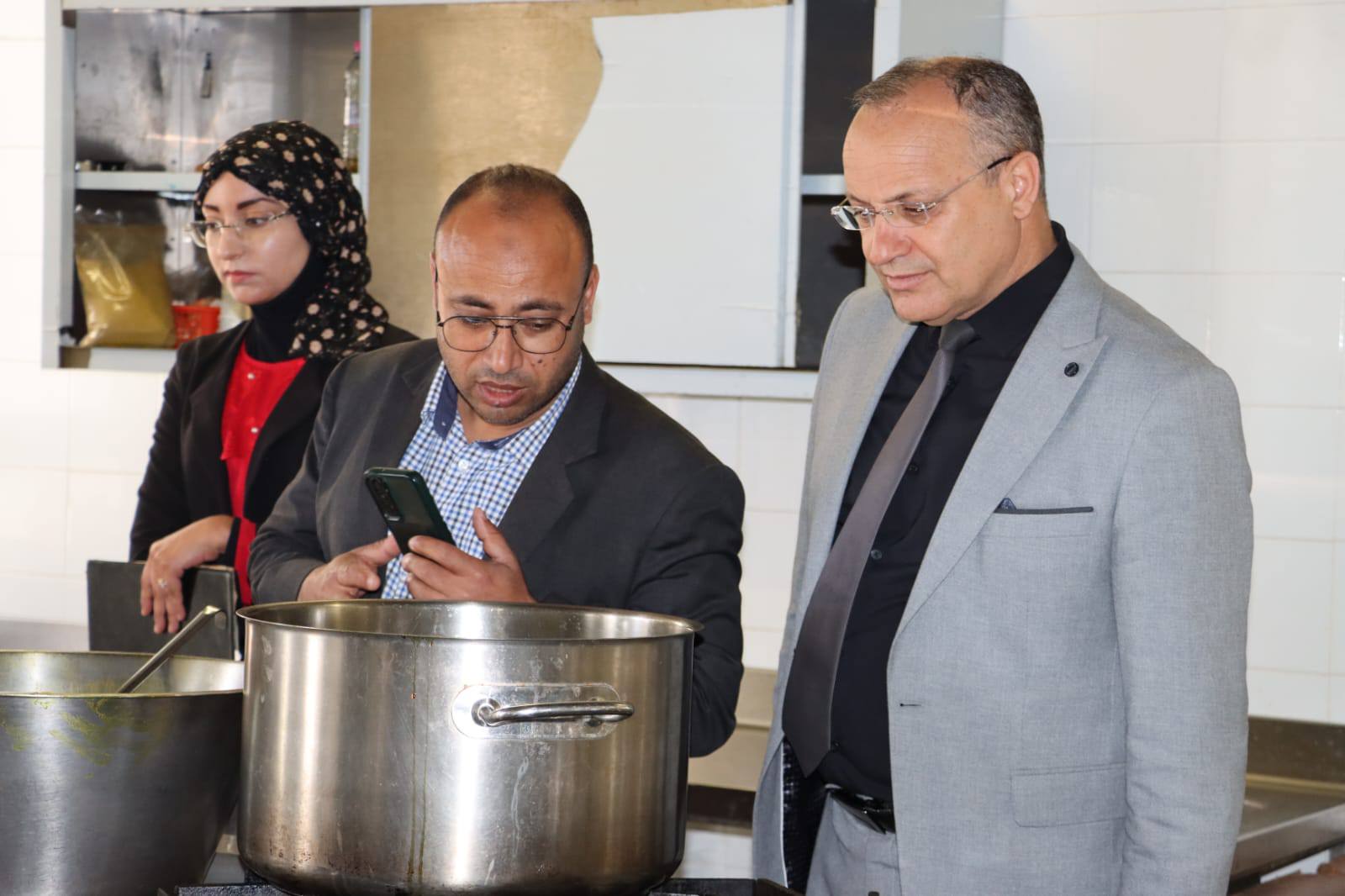  مطعم المعهد النموذجي  والمطبخ : والي المهدية يعاين  اخلالات بقواعد حفظ الصحة ونظافة المحيط