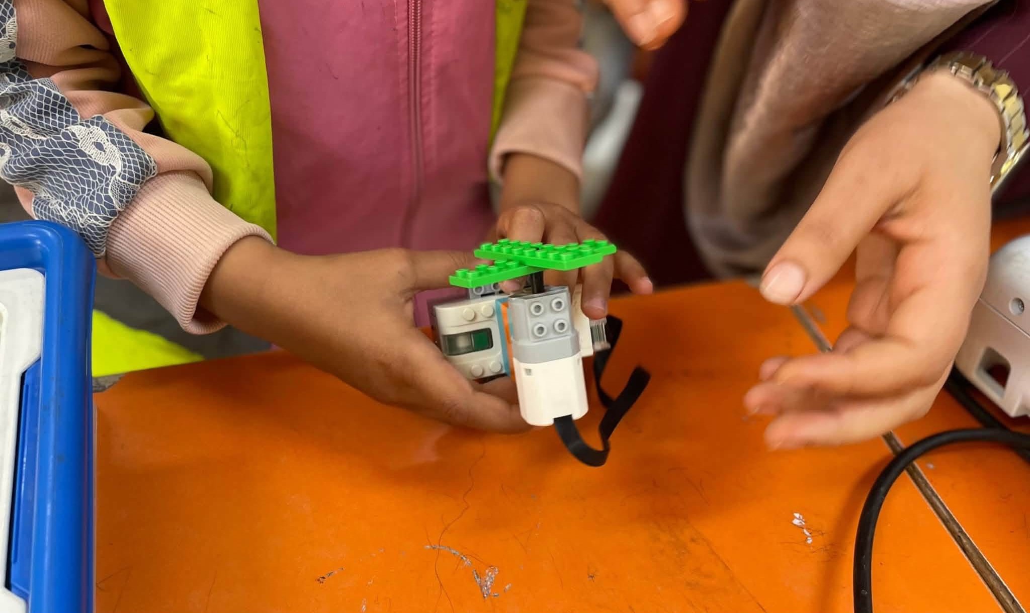 توزر: انطلاق أول مسابقة جهوية في الروبوتيك ضمن مشروع “واحة العلوم والتكنولوجيا”