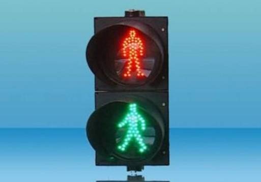 سوسة: المطالبة بتركيز نظام مراقبة على مستوى الأضواء المرورية المخصصة للمترجلين، للتصدي للمخالفين.