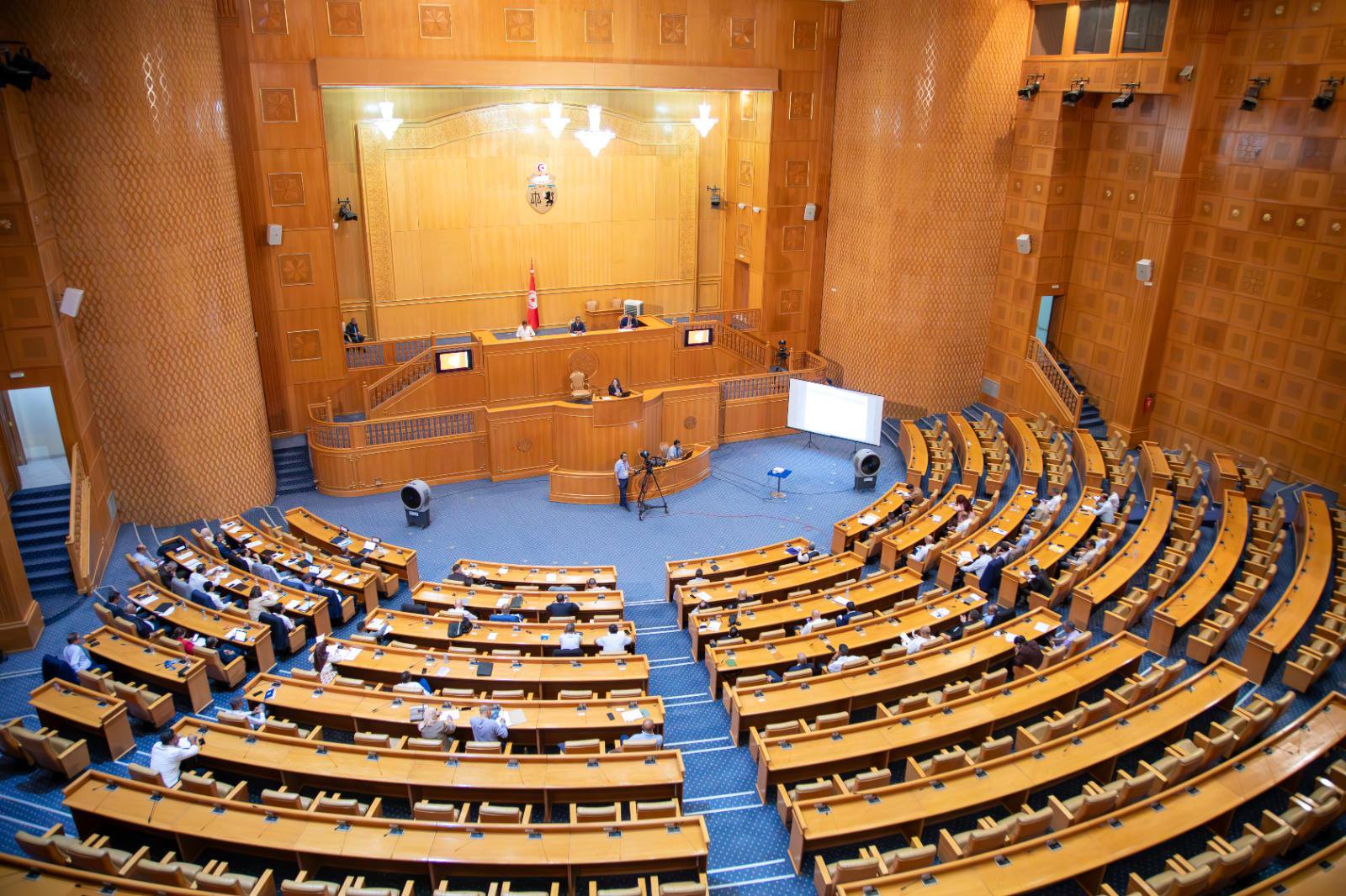 مجلس الجهات و الأقاليم : الانتخابات البلدية والعمل البلدي والتصرف في النفايات، أبرز محاور الأسئلة الشفاهية لوزير الداخلية