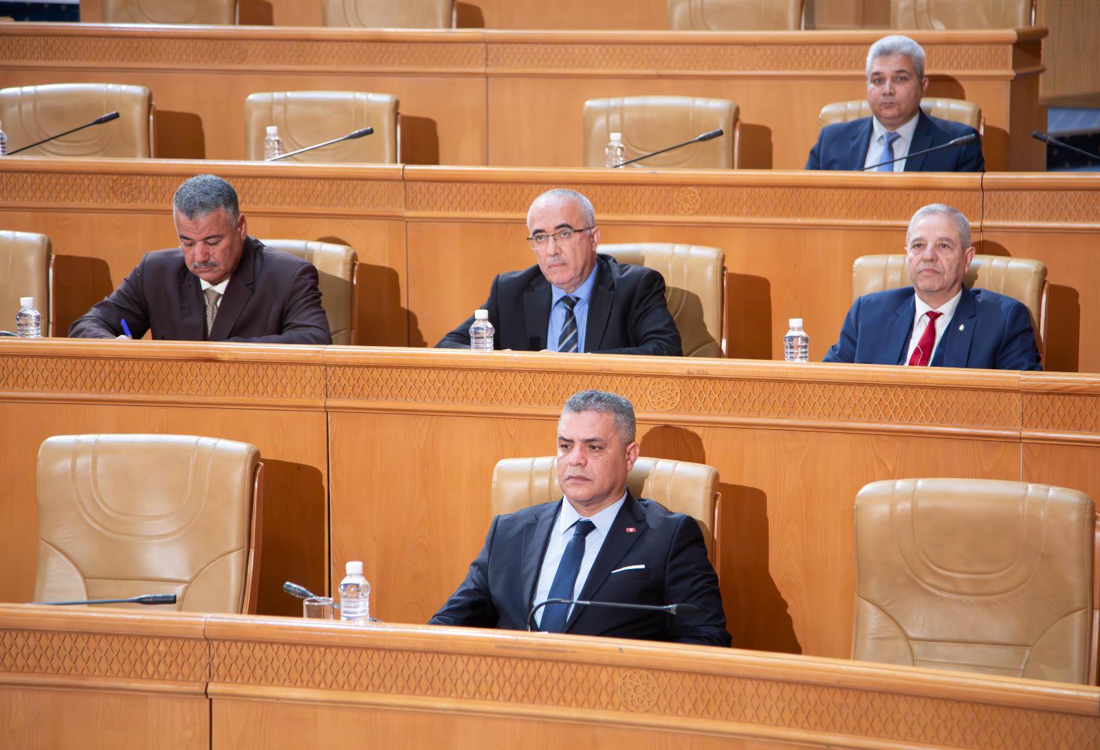 مجلس الجهات و الأقاليم : الانتخابات البلدية والعمل البلدي والتصرف في النفايات، أبرز محاور الأسئلة الشفاهية لوزير الداخلية