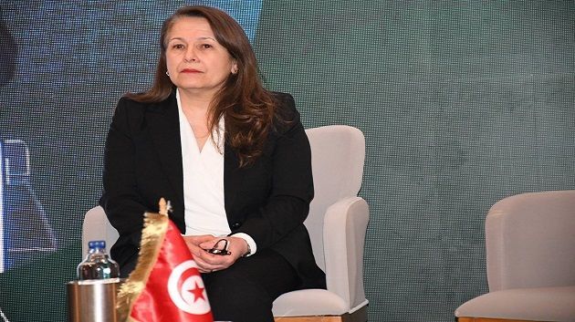 إعفاء وزيرة الصناعة وتكليف وزير التّجهيز بتسيير شؤون الوزارة بصفة وقتيّة