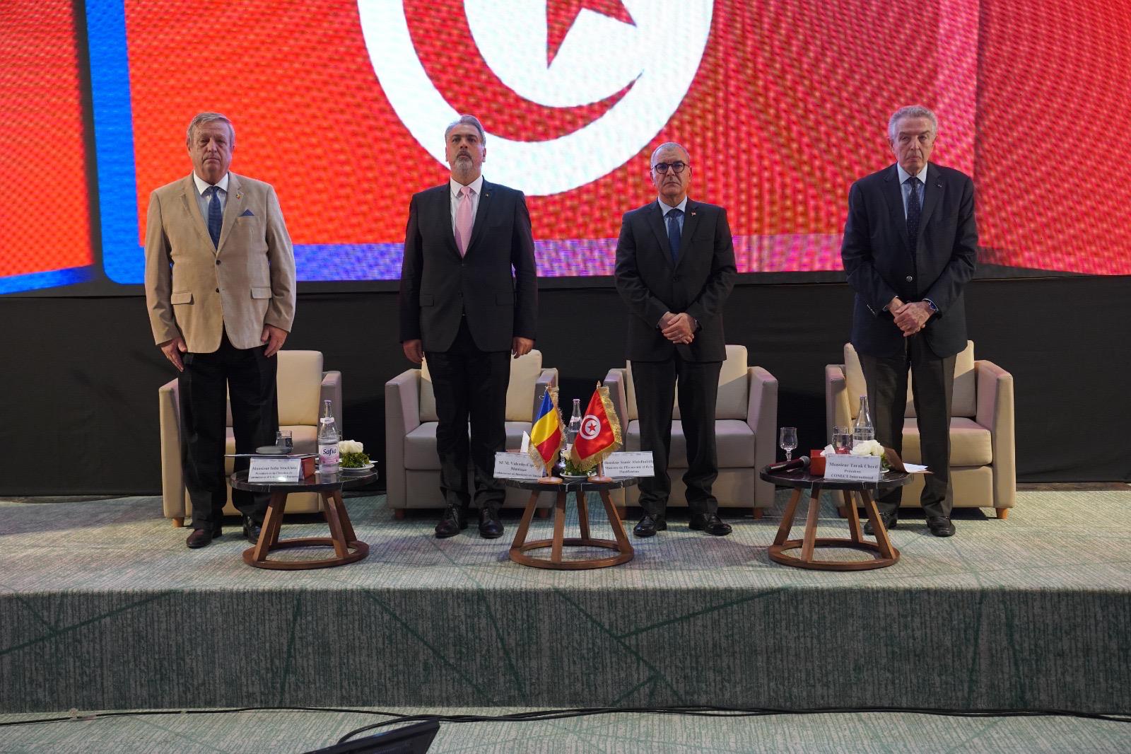 وفد اقتصادي روماني ، يضمّ أكثر من 20 مؤسسة اقتصادية، بتونس في زيارة عمل تهدف إلى مزيد تعزيز العلاقات الاقتصادية الثنائية بين البلدين.