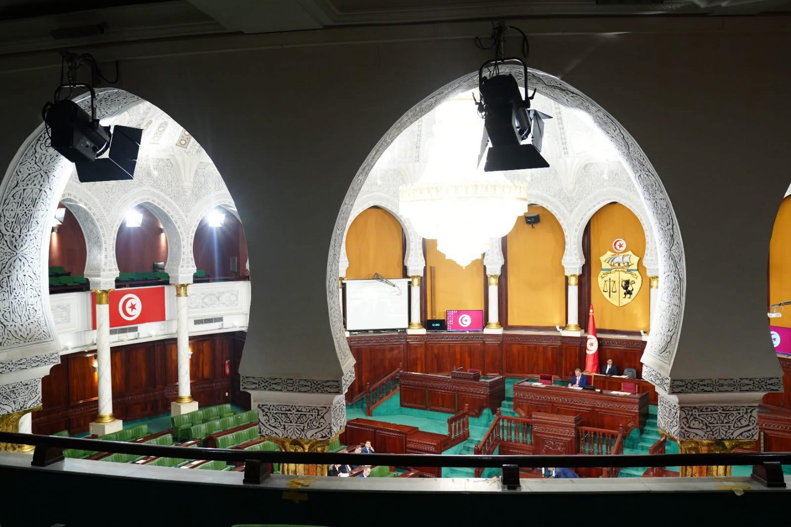 تباين آراء نواب الشعب بين الدعوة إلى المصادقة على خمسة مشاريع قوانين إسناد لزمات إنتاج الكهرباء من الطاقات المتجددة ورفضها