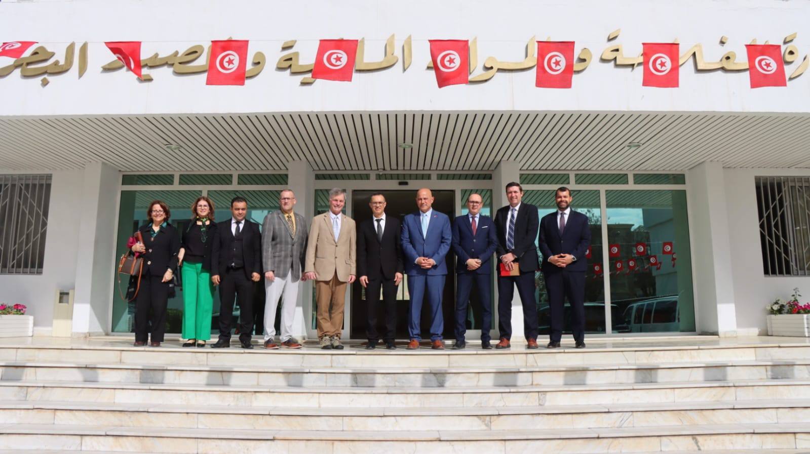 وزير الفلاحة يستعرض مع حاكم ولاية امريكية آفاق التعاون الثنائي في المجال الفلاحي.