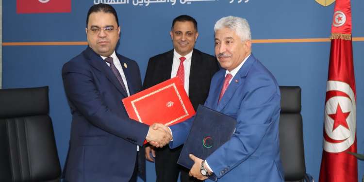  تونس وليبيا توقعان مذكرة تفاهم في مجال التكوين المهني والتشغيل وتبادل اليد العاملة