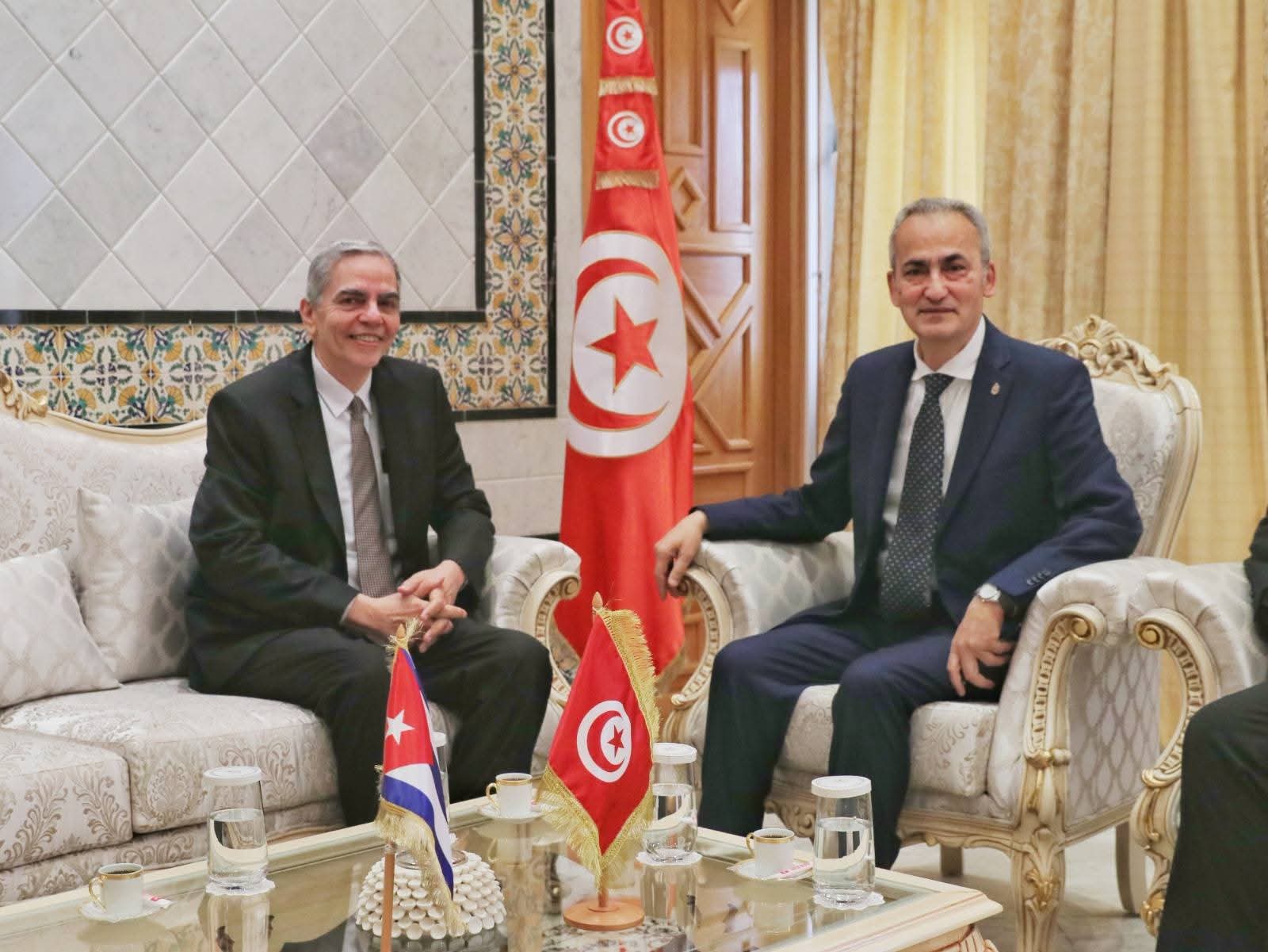 كاتب الدولة لدى وزير الشؤون الخارجية يلتقي سفير كوبا بتونس