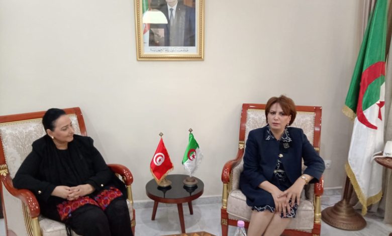 وزيرة الثقافة تشارك بالجزائر في افتتاح الجلسات العلمية لـ “اللقاءات الإفريقية المتوسطية للفكر "وتلتقي بنظيرتها الجزائرية