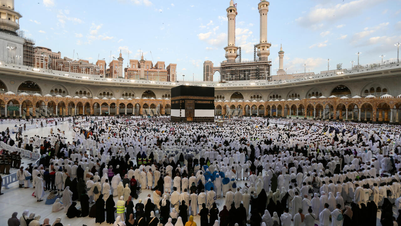 وزير الشؤون الدينية :تم اتخاذ كل أسباب النجاح حتى يتمكن الحجاج من آداء مناسكهم على وجه صحيح
