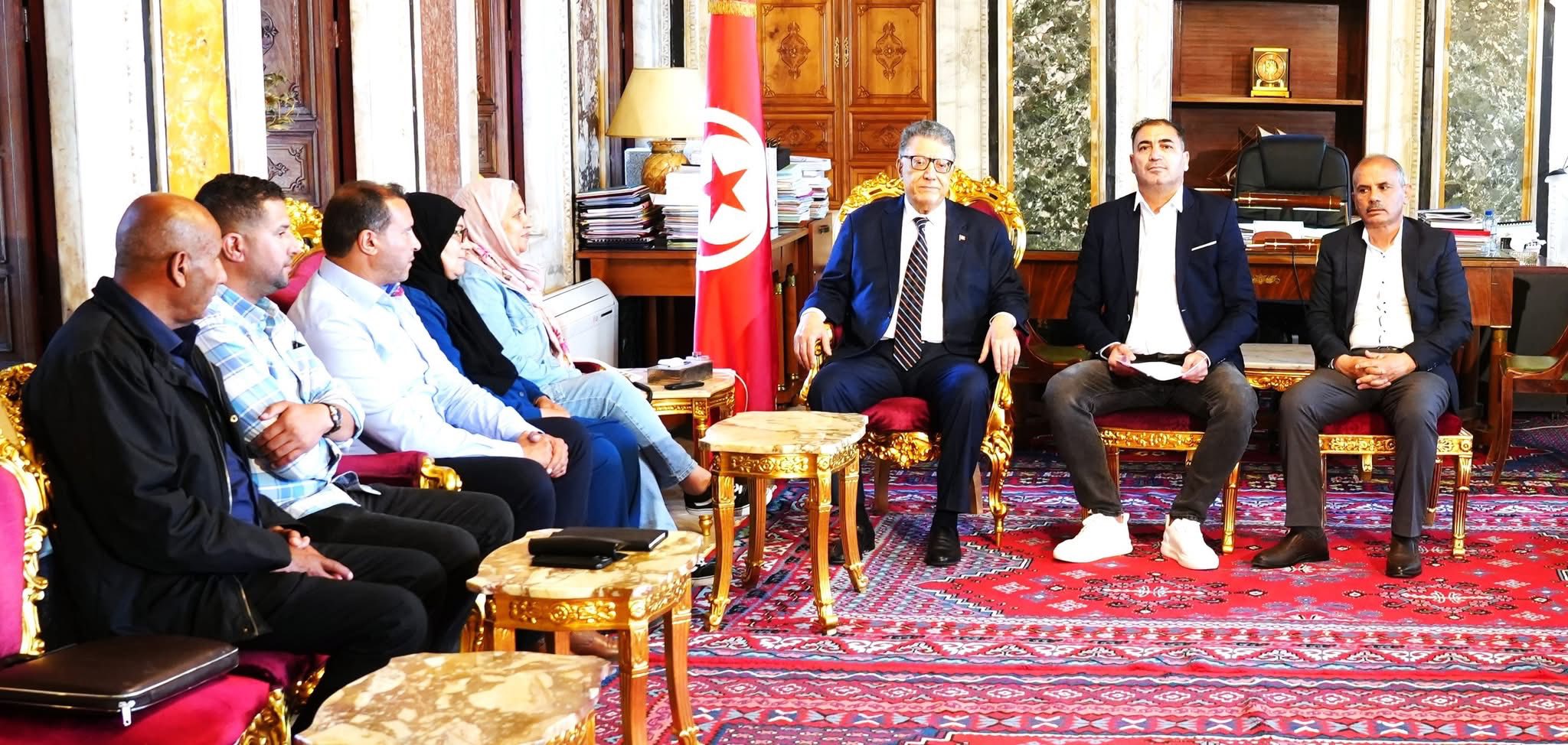رئيس لبرلمان يلتقي ممثلين عن التنسيقية الوطنية للمقاسم الفلاحية