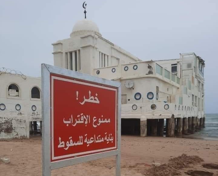 بلدية المرسى تقرر الاخلاء الفوري لبناية "قبة الهوى " بعد ثبوت خطورتها