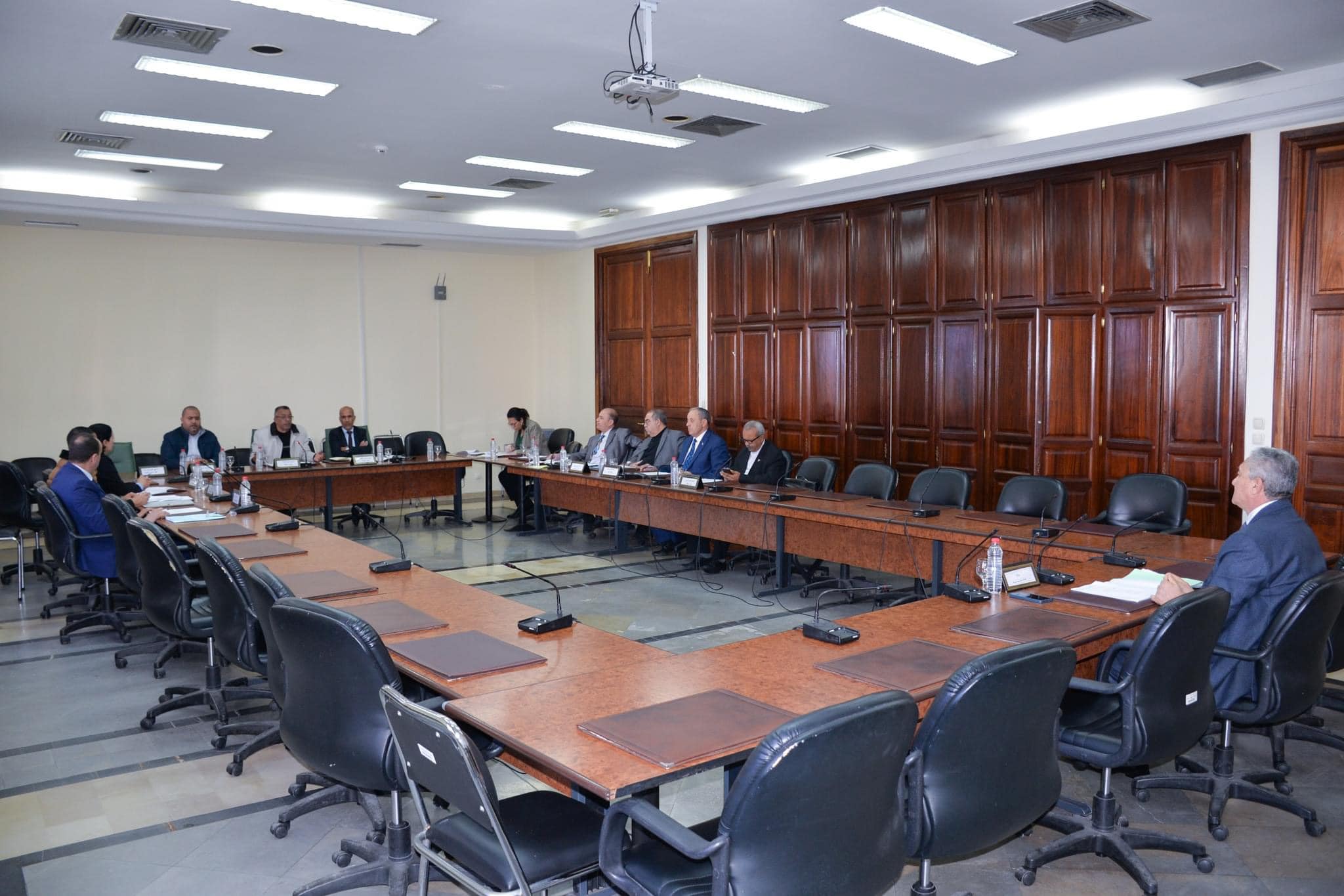 لجنة الصحة تعقد جلسة استماع بخصوص مقترح القانون المتعلق بضبط النظام الأساسي العام لقطاع الصحة وتقرر مواصلة النظر فيه