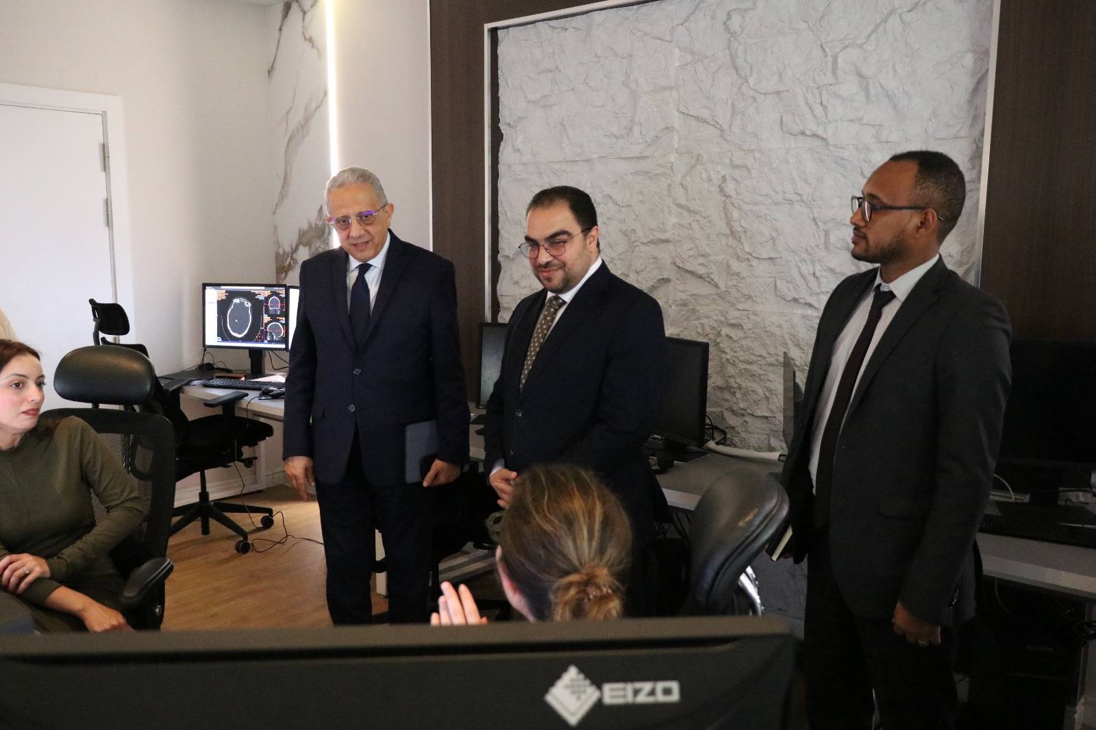 وزير الصحة يبحث تعزيز التعاون في مجالات الصحة مع وفد عن المركز الإفريقي لمكافحة الأمراض والوقاية منها