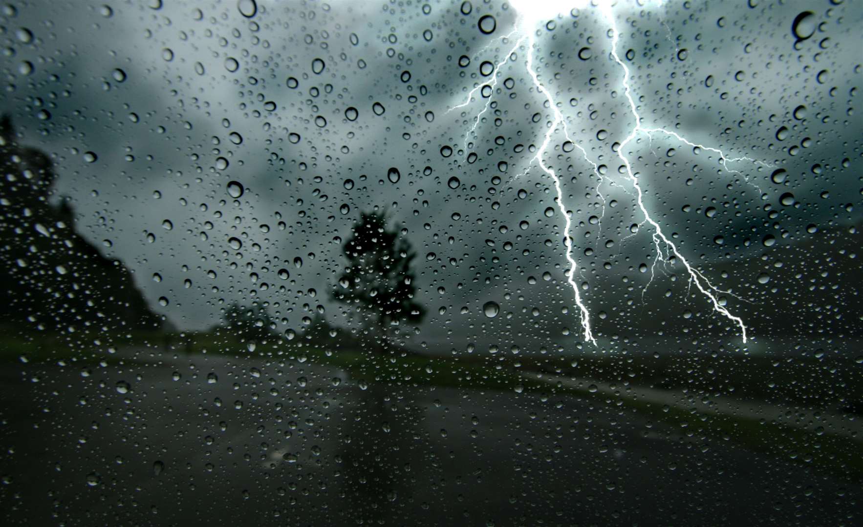 اليوم: خلايا رعدية محلية مصحوبة بأمطار تكون محليا غزيرة بأقصى الشمال