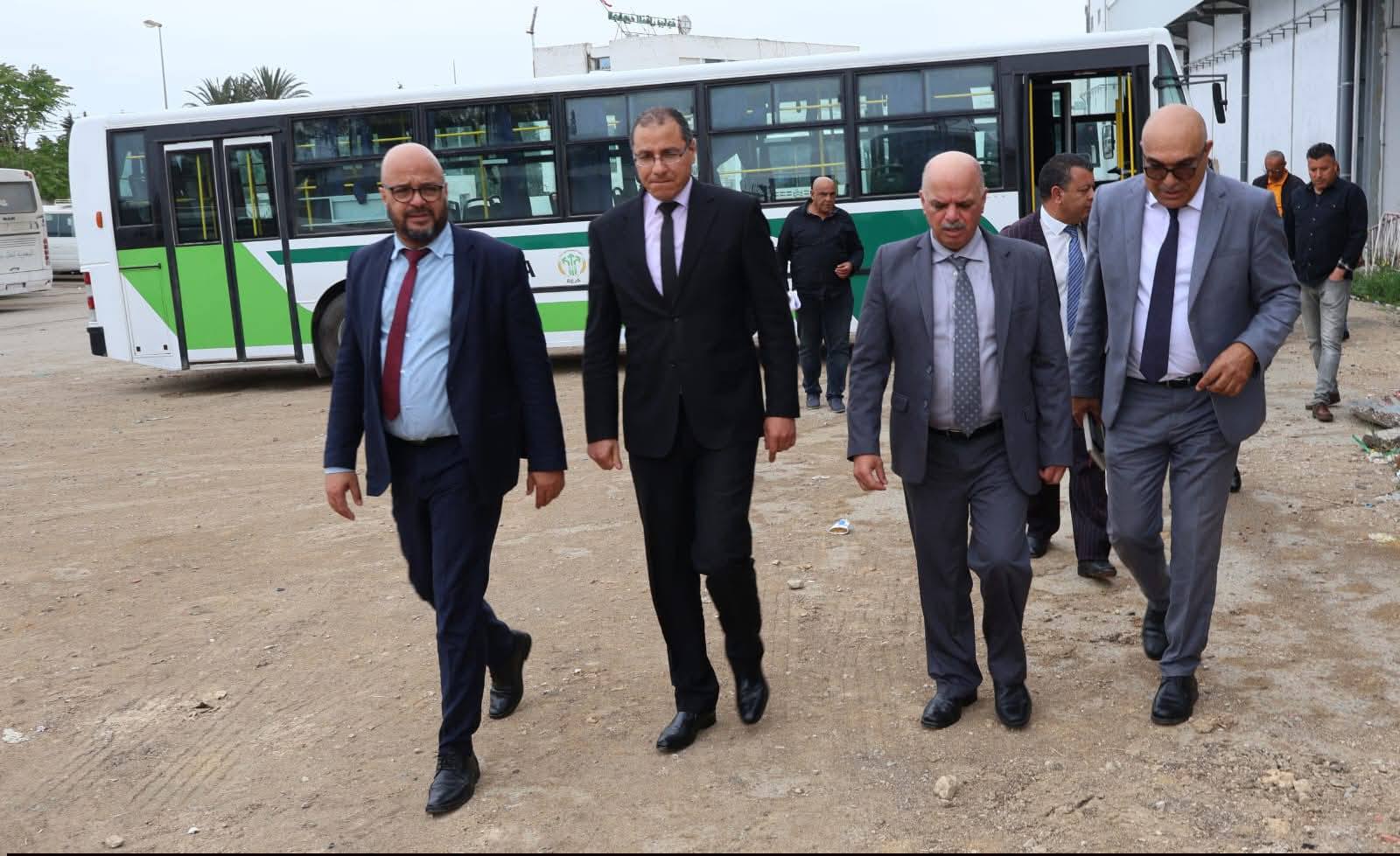 وزير النقل في زيارة غير معلنة لولاية باجة لمتابعة المشاريع المعطلة ويؤكد تعزيز الأسطول قريبا ب 16 حافلة جديدة 
