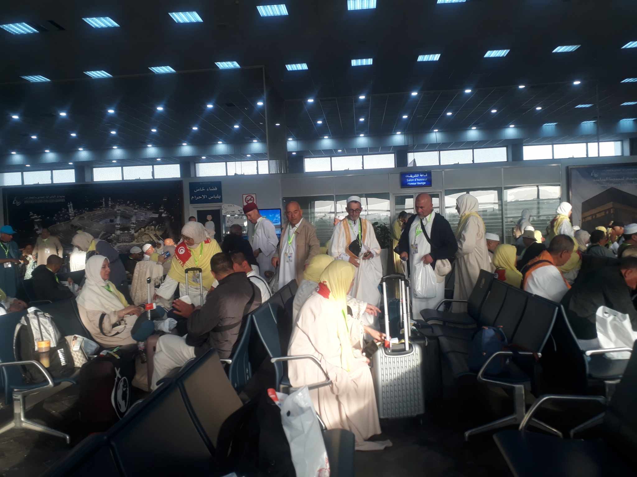 انطلاق أولى رحلات الحجيج التونسيين إلى البقاع المقدّسة (فيديو)