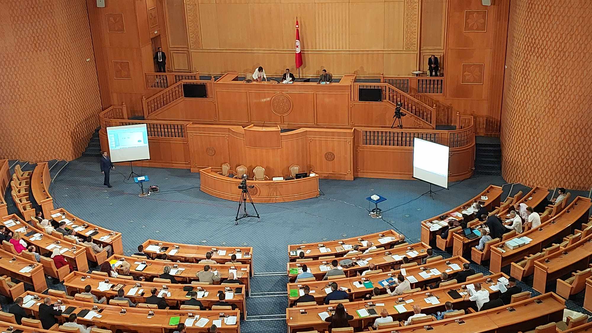 تأجيل الجلسات الحوارية بالمجلس الوطني للجهات والأقاليم جاء بطلب من رئاسة الحكومة وتواصل أشغال المجلس بصفة عادية