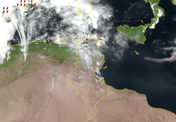 طقس مغيم جزئيا بأغلب المناطق والحرارة في ارتفاع