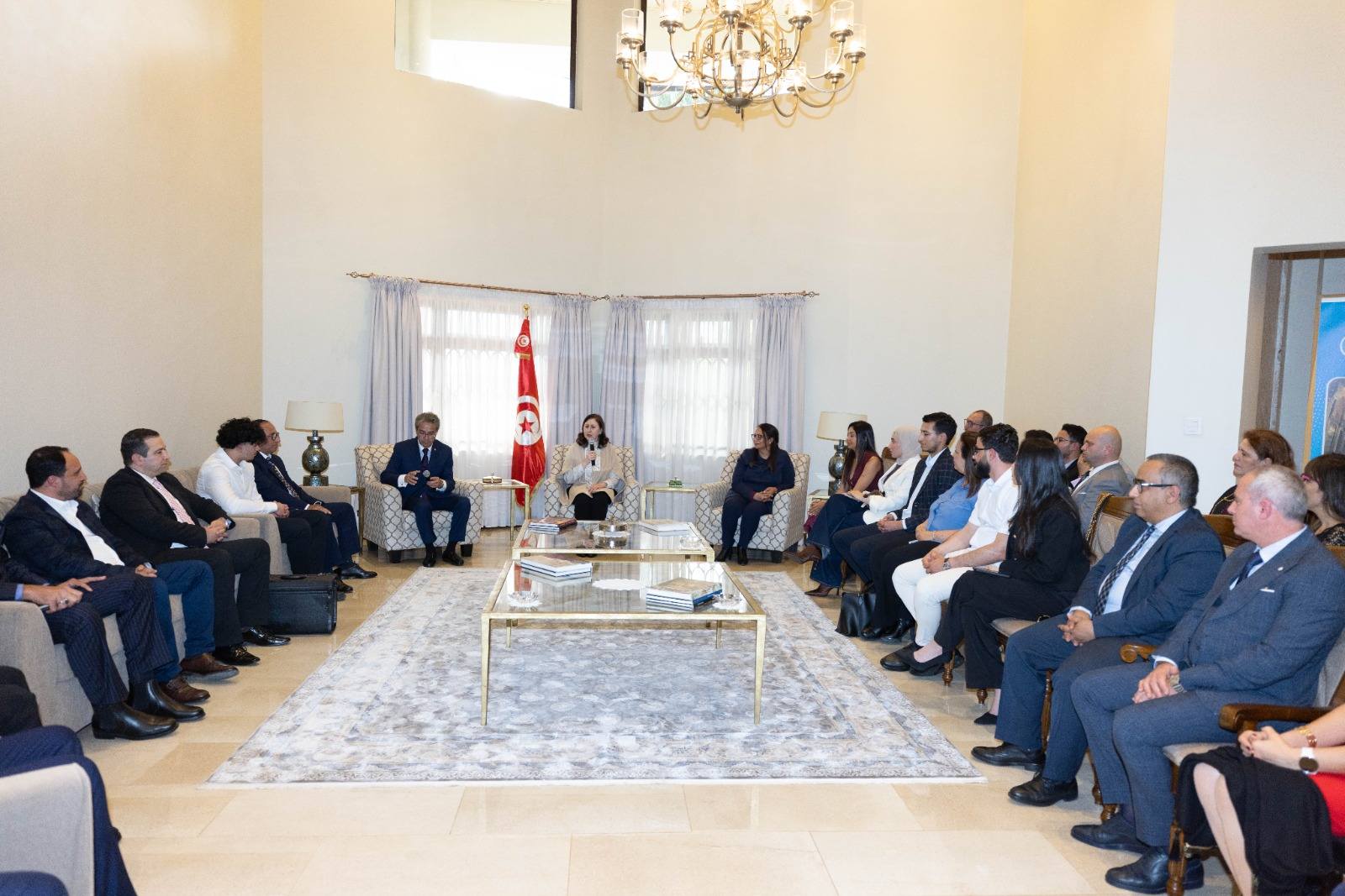 خلال لقائها  أفراد الجالية التونسية بكينيا: رئيسة الحكومة تؤكد أن الجالية التونسية بالخارج تمثّل رافدا أساسيا لدعم المجهود التنموي الوطني