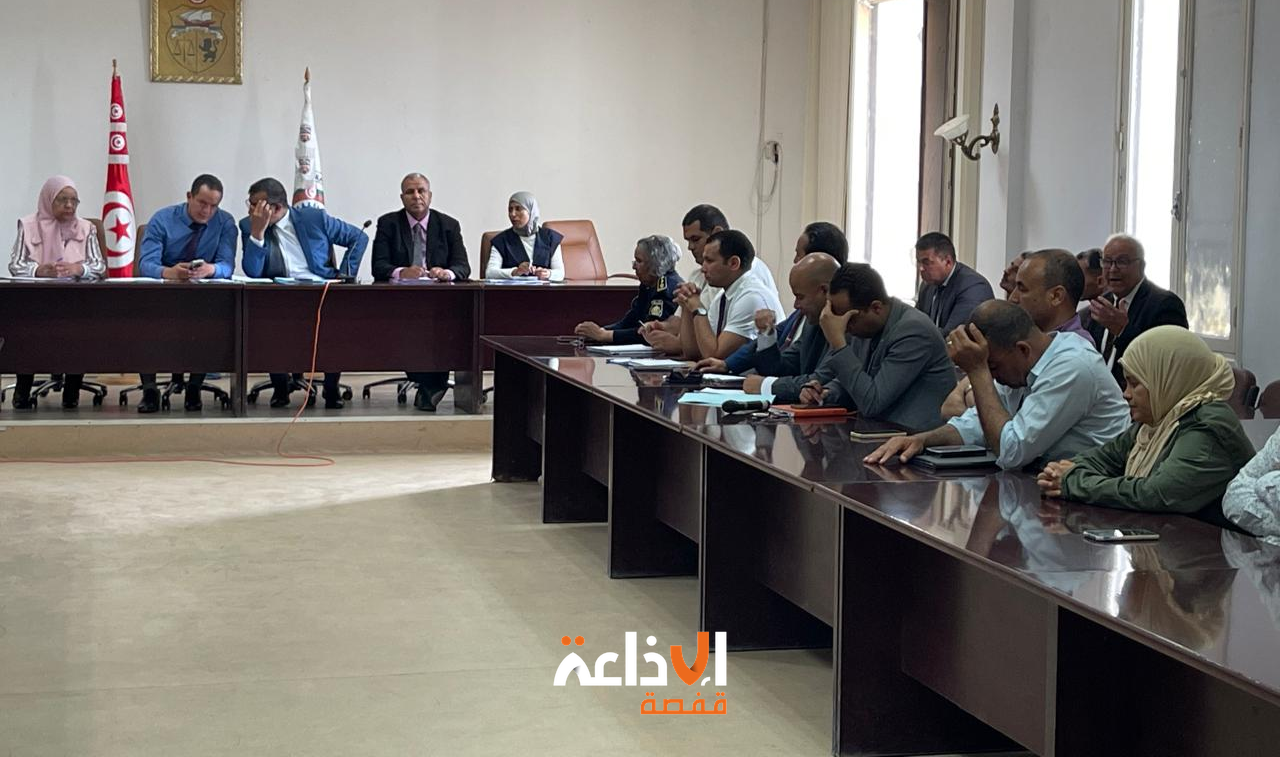 قفصة : جلسة عمل تستعرض واقع القطاع الفلاحي بالجهة و تثمن دور المرأة الريفية في تنمية القطاع و المحافظة على قطيع الماشية 