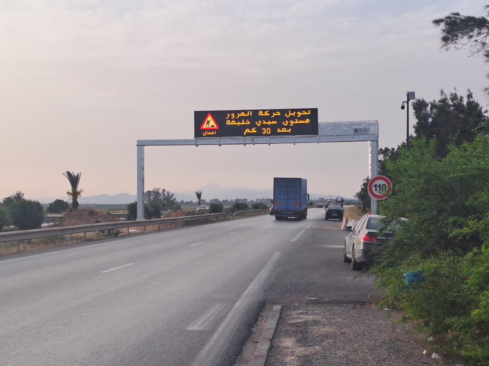 الطريق السيارة أ1: تركيز علامة إرشادية ضوئية ثانية