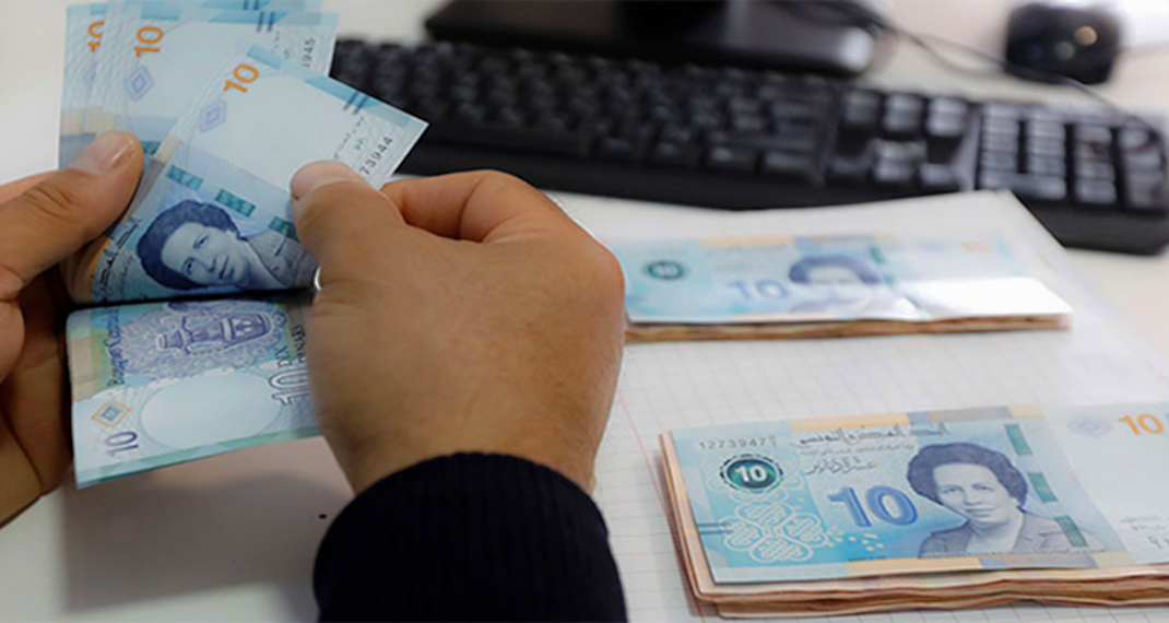 التضخم والضغط الجبائي ومسالك التوزيع "تلتهم زيادات الأجور" في تونس (خبير اقتصادي)