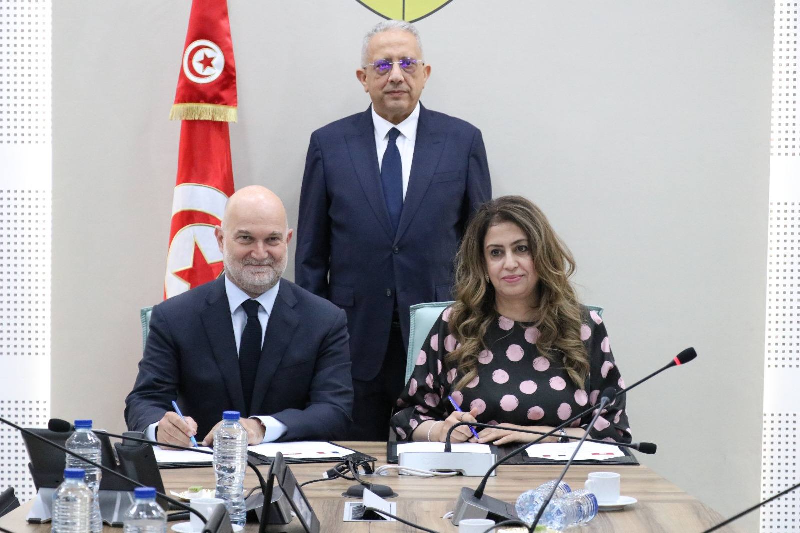 مذكرة شراكة بين معهد صالح عزيّز و مركز "غوستاف روسي" الفرنسي لتعزيز التعاون في تشخيص وعلاج السرطان
