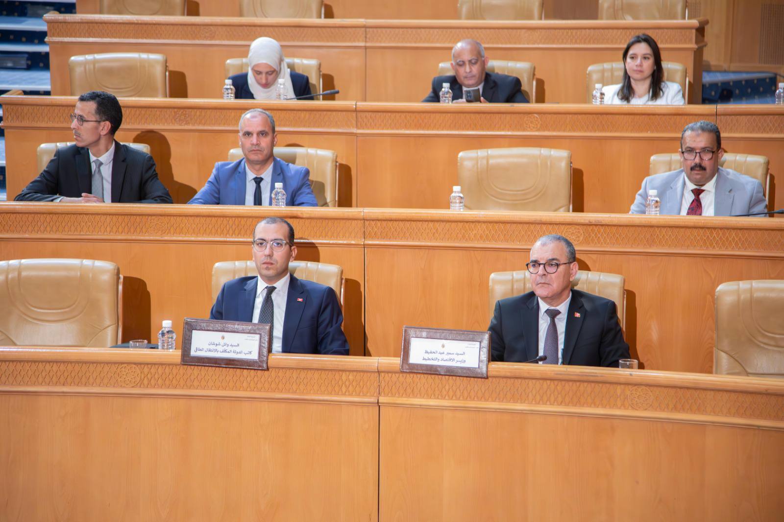 تونس تسرع وتيرة الانتقال الطاقي وسط جدل بشأن السيادة الطاقية.