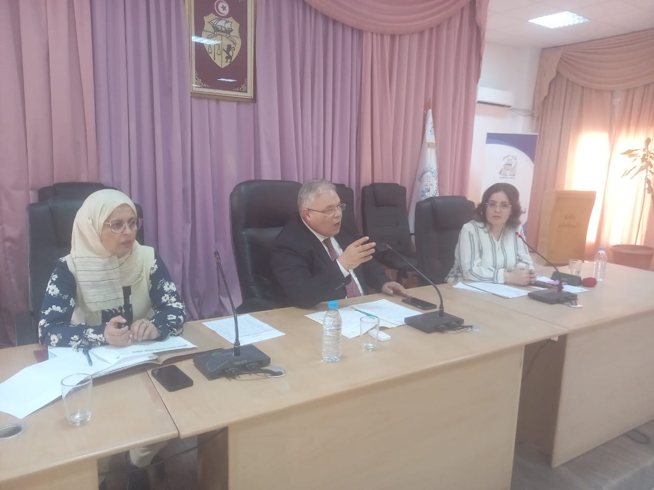 متابعة تقدّم المشاريع التنموية بعدد من البلديات