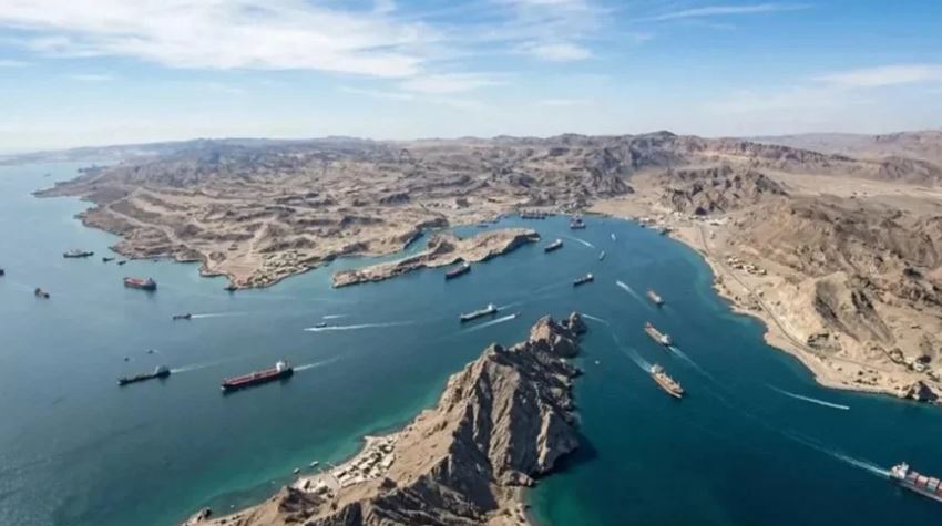 إيران تسمح بمرور السفن الصينية عبر مضيق هرمز