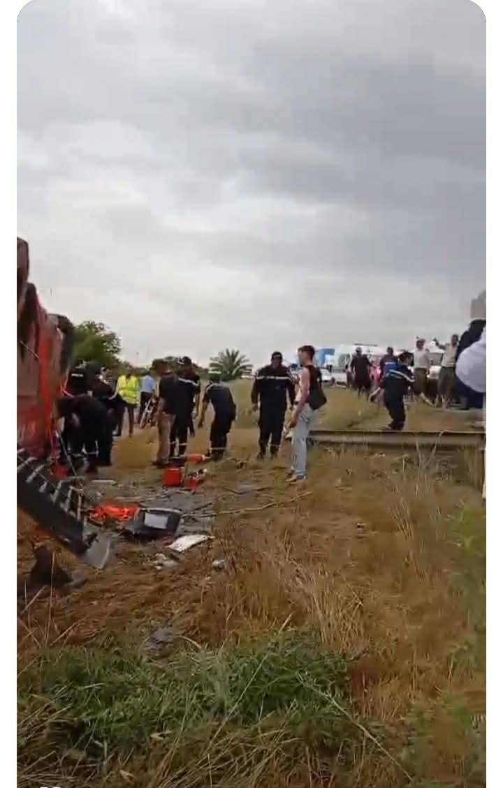 (تحيين): وفاة شخصين وإصابة 30 آخرين في حادث انقلاب حافلة ليبية 