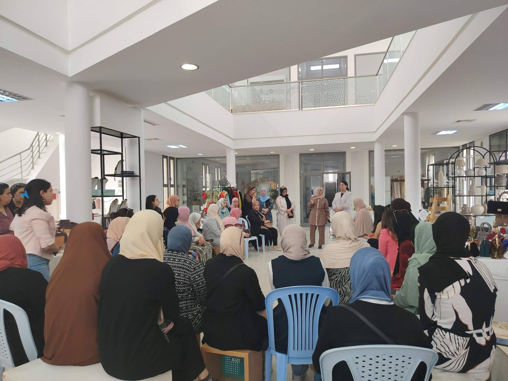 تنظيم سلسلة من المعارض الجهوية والأنشطة التوعوية والتنشيطية بمختلف الولايات بمناسبة اليوم العالمي للأسرة