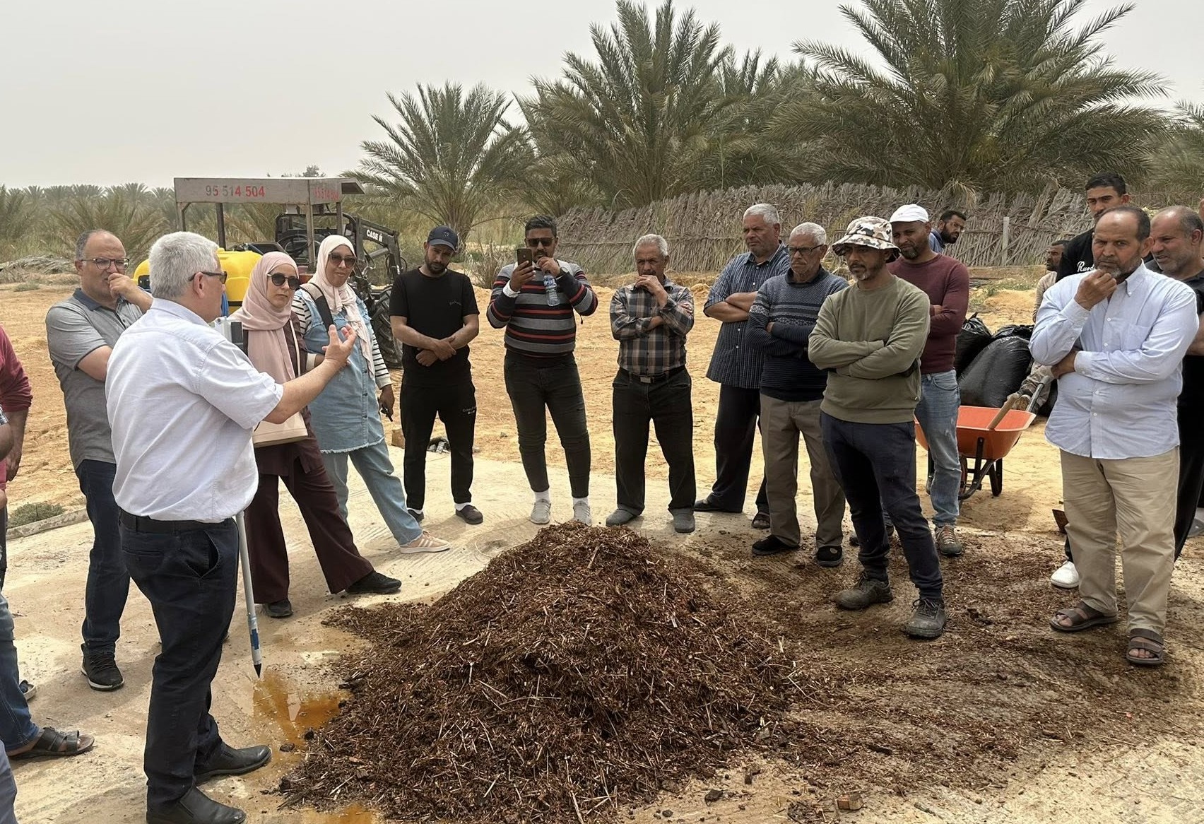 قبلي: تجربة لتثمين مخلفات النخيل وإنتاج “الكمبوست” لمكافحة التصحر