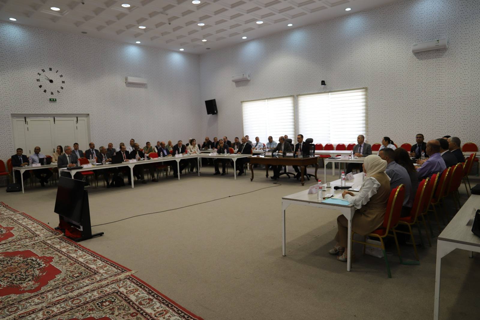 وزير الفلاحة يشدّد على ضرورة تسريع نسق إنجاز المشاريع التنموية الفلاحية وتعزيز حوكمة قطاع المياه